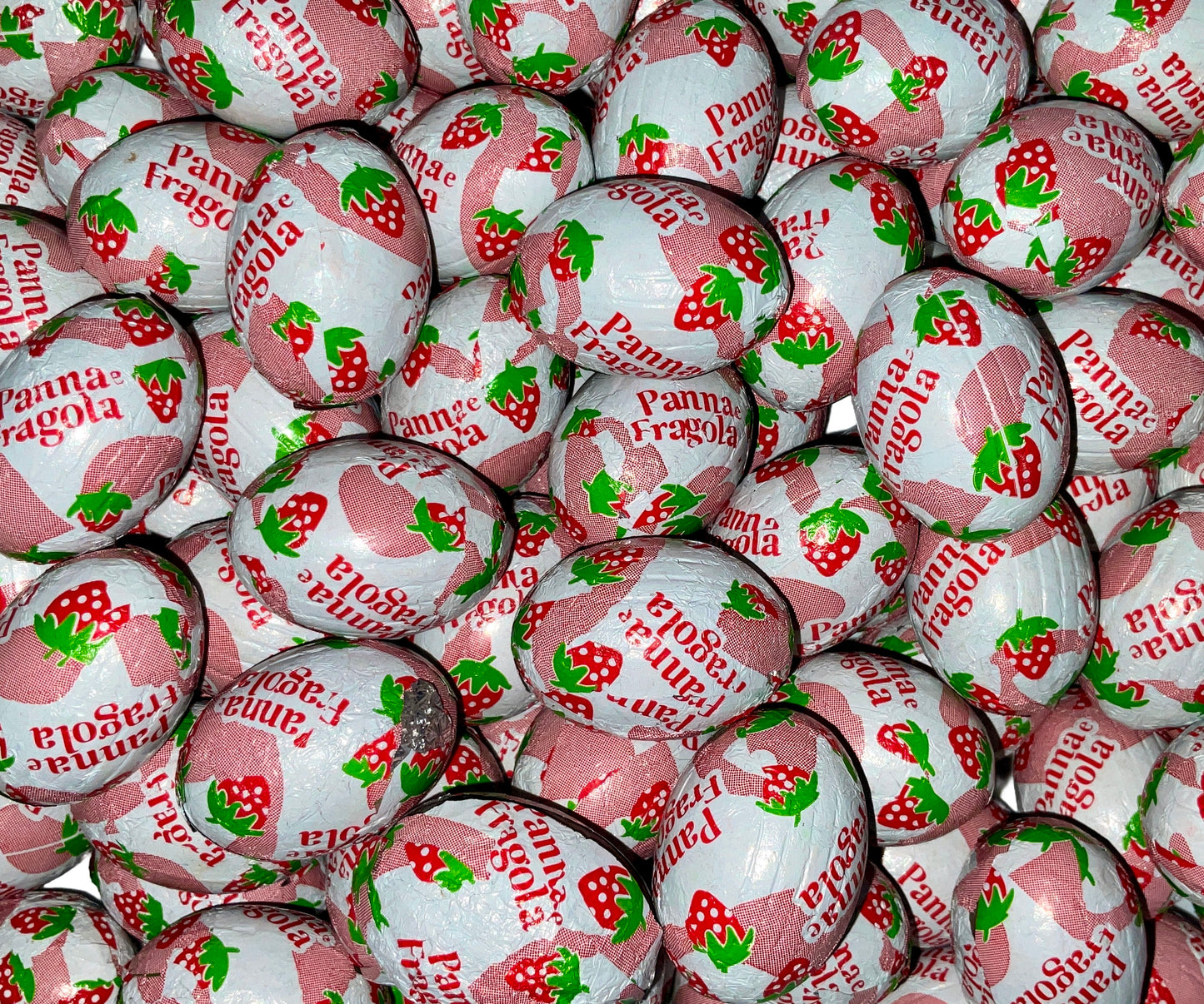 Ovetti 12gr cioccolato al latte ripieni con crema panna fragola con cereali (1kg)